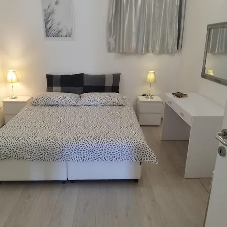 With Parking Space Buici, - 24565 *