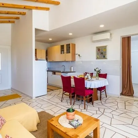 Apartman With Parking Space Buici, - 24565 *