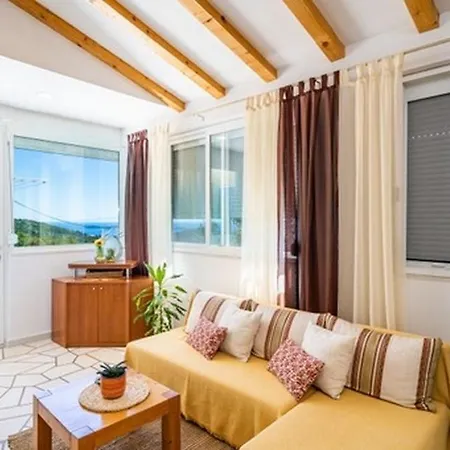 Apartman With Parking Space Buici, - 24565 *